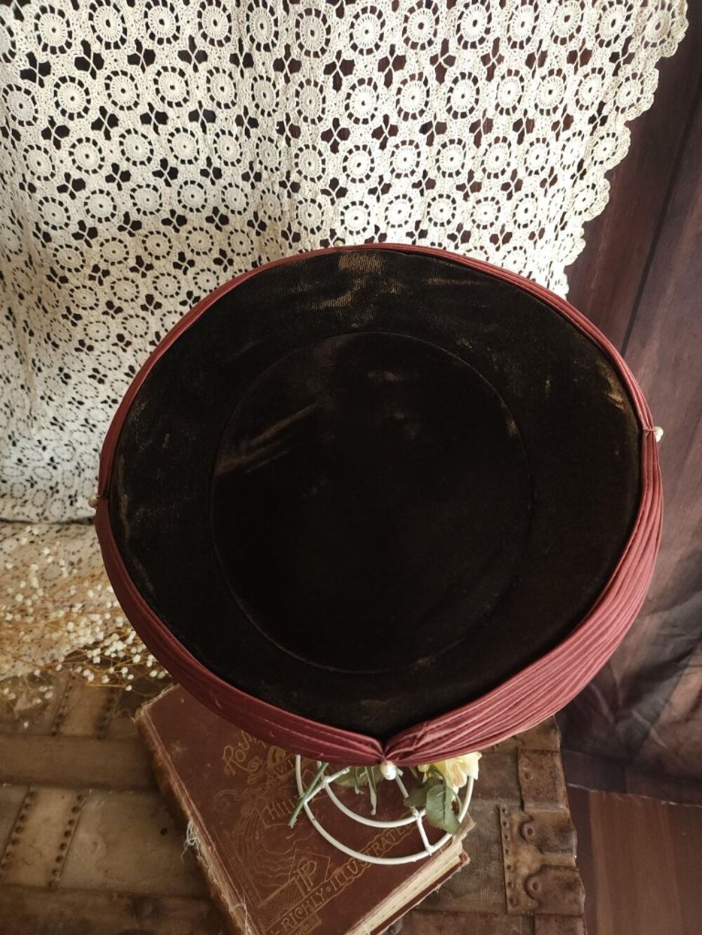 Vintage 1940s Mushroom Tilt Hat With Faux Pearl Trim, Brown Velvet and Satin Mil - Picture 7 of 13